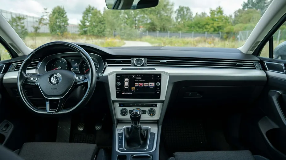 VOLKSWAGEN Passat -