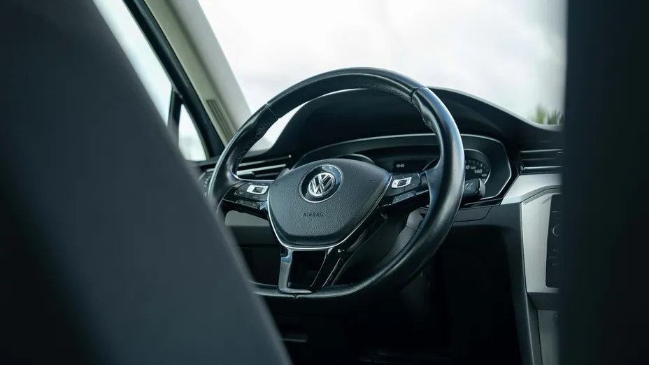 VOLKSWAGEN Passat -