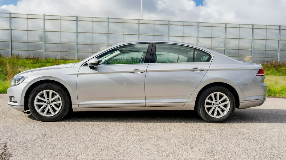 VOLKSWAGEN Passat -