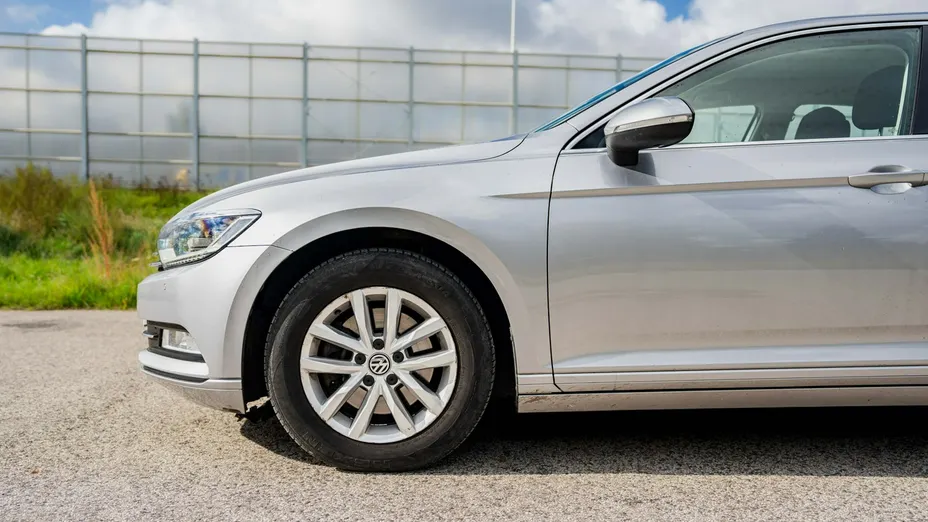 VOLKSWAGEN Passat -