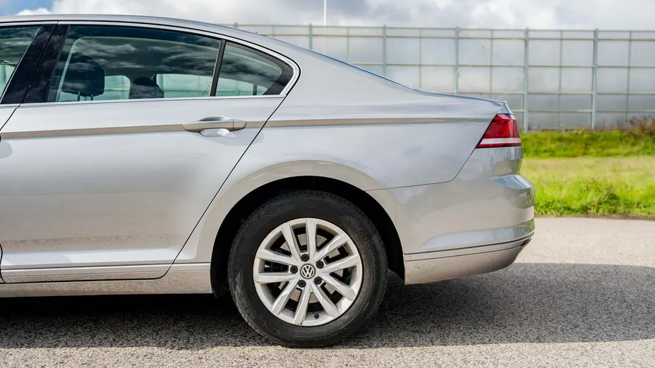 VOLKSWAGEN Passat -