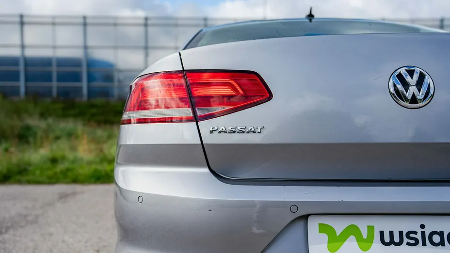 VOLKSWAGEN Passat -