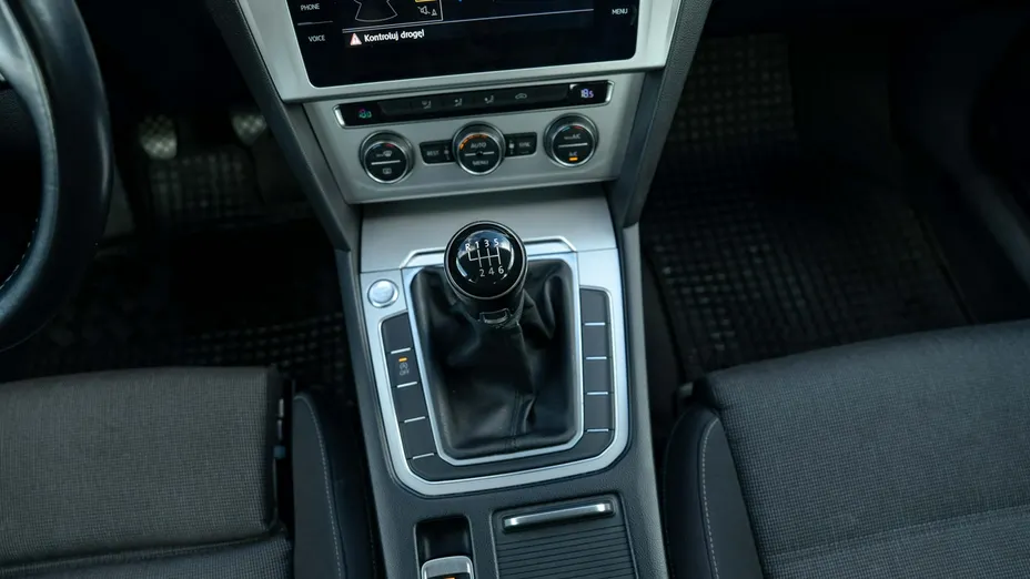VOLKSWAGEN Passat -