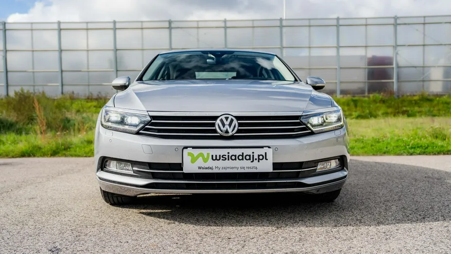VOLKSWAGEN Passat -