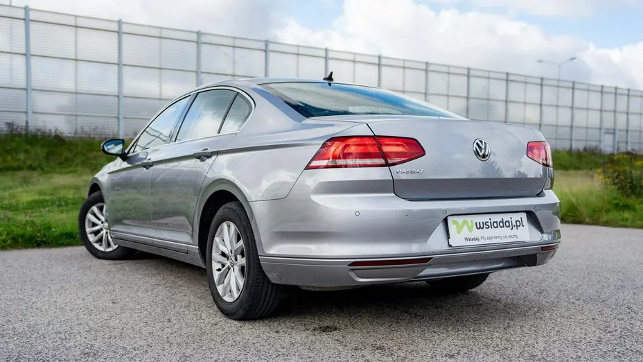 VOLKSWAGEN Passat -