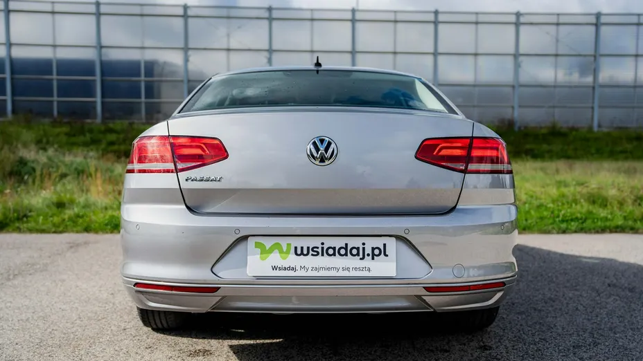 VOLKSWAGEN Passat -