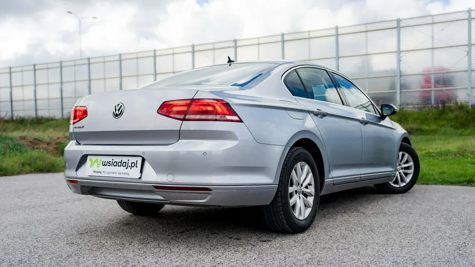 VOLKSWAGEN Passat -