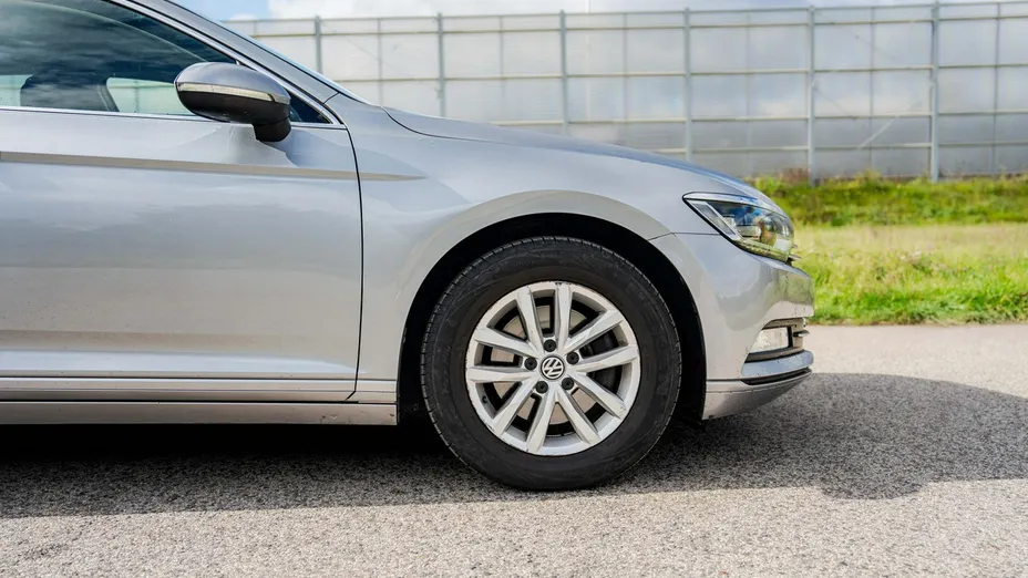 VOLKSWAGEN Passat -