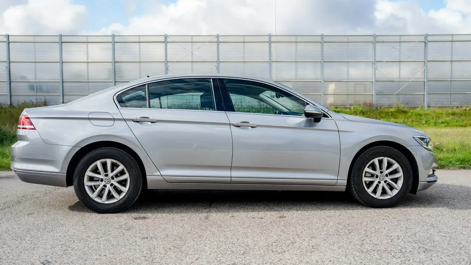 VOLKSWAGEN Passat -