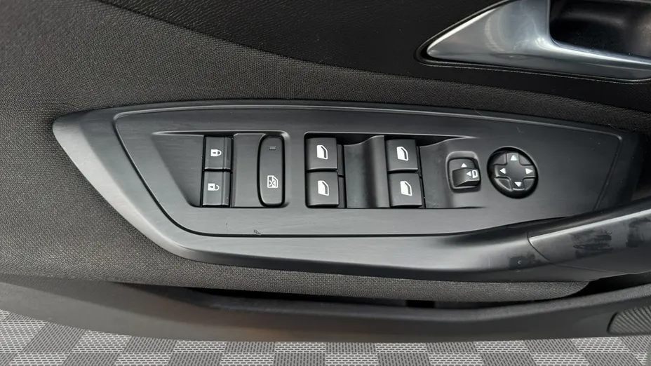 PEUGEOT 308 -