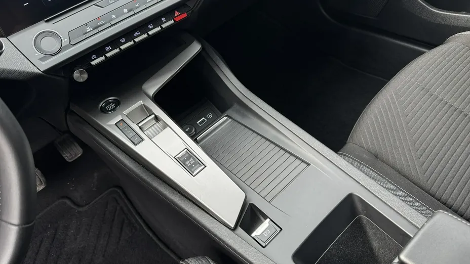 PEUGEOT 308 -