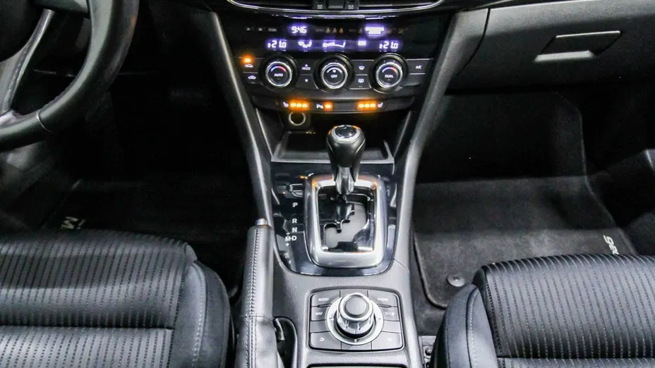 MAZDA 6 -