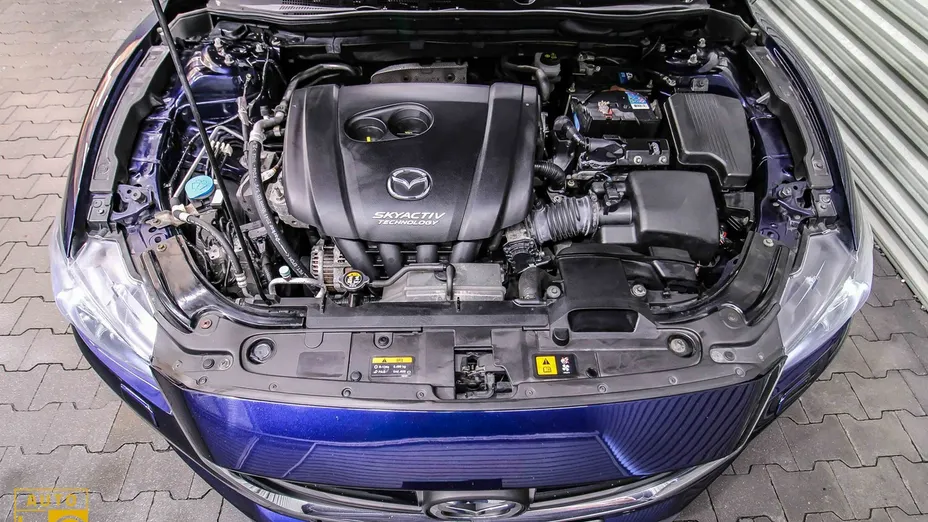 MAZDA 6 -