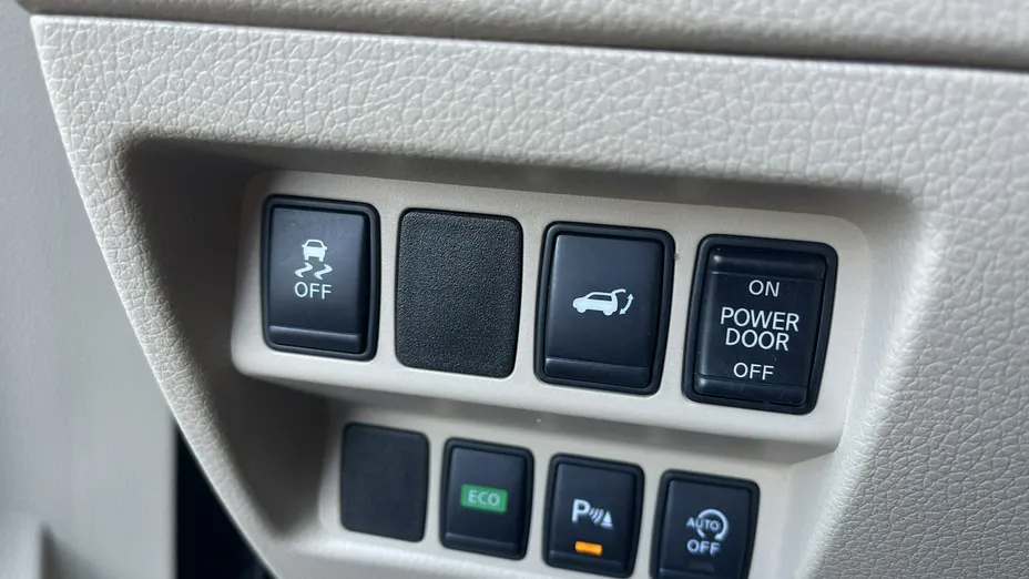 NISSAN X-Trail -
