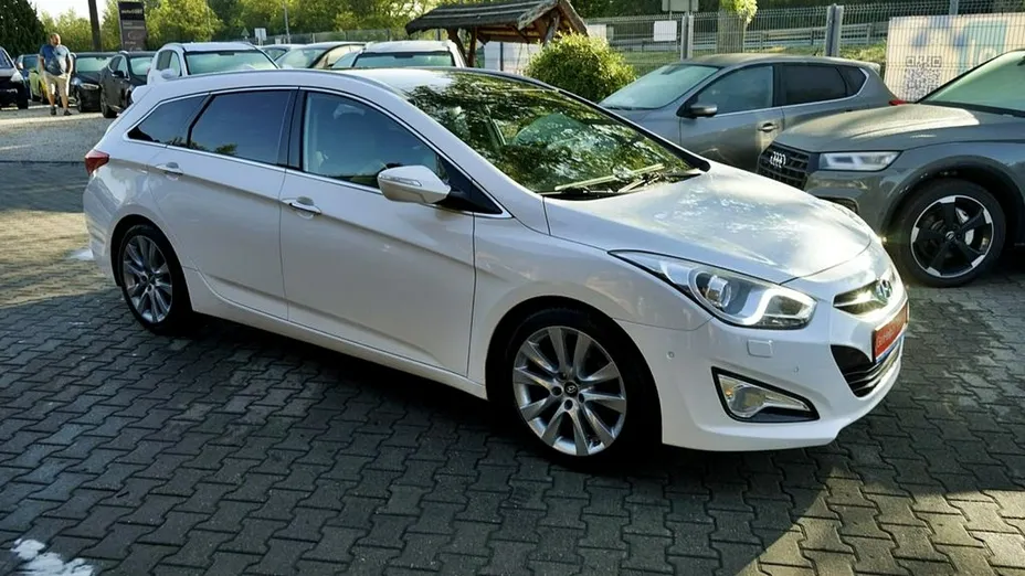 HYUNDAI i40 -