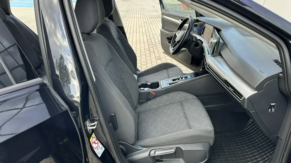 VOLKSWAGEN Golf -