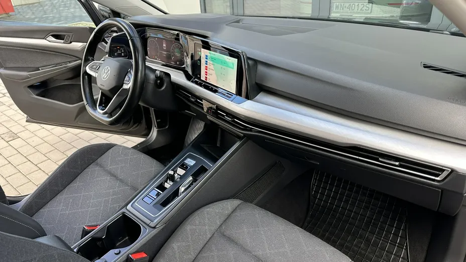 VOLKSWAGEN Golf -