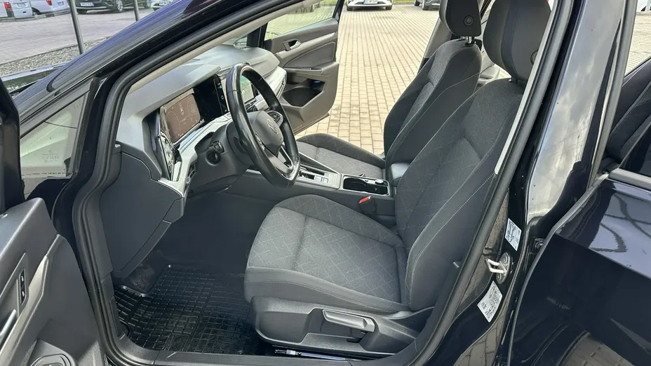 VOLKSWAGEN Golf -