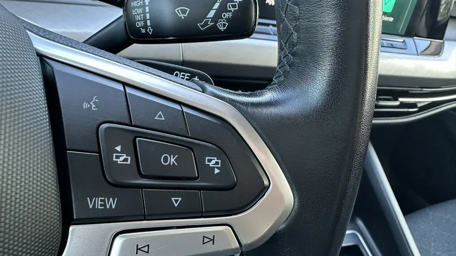 VOLKSWAGEN Golf -
