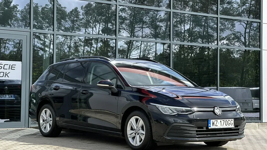 VOLKSWAGEN Golf -