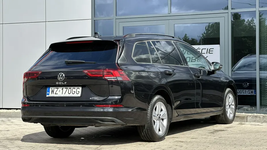 VOLKSWAGEN Golf -