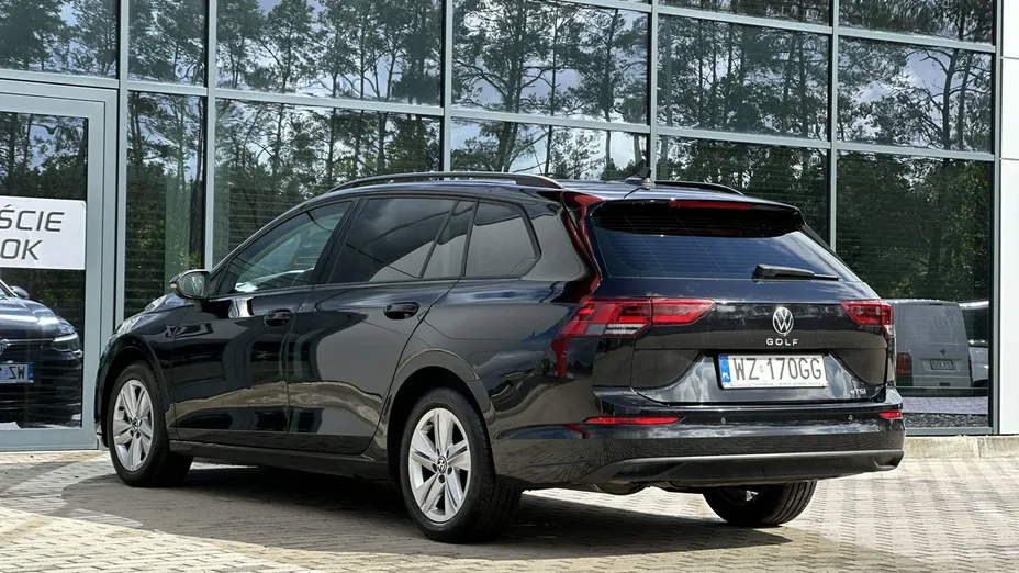 VOLKSWAGEN Golf -