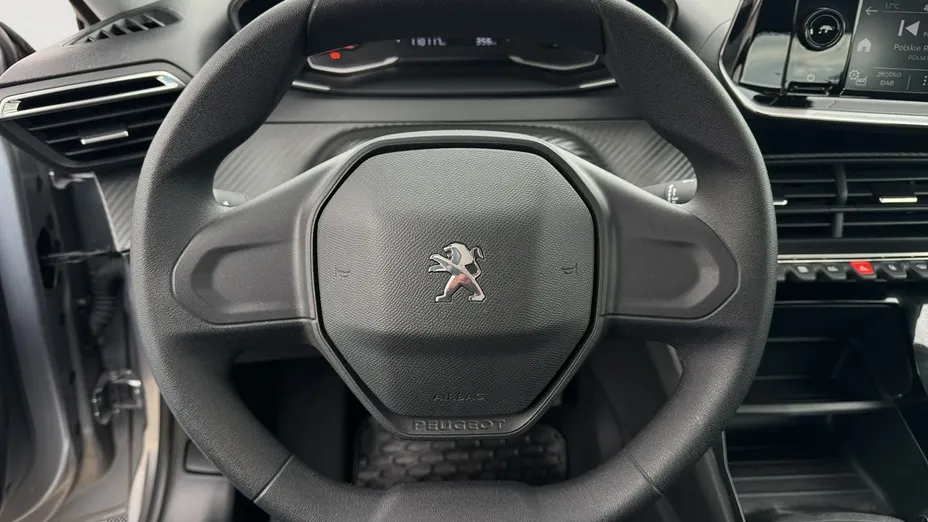 PEUGEOT 208 -