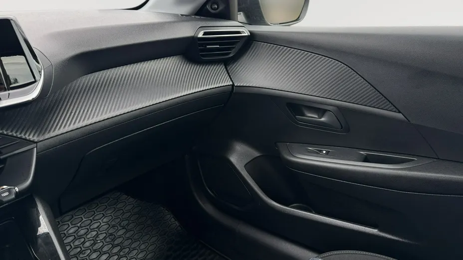 PEUGEOT 208 -