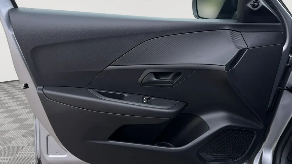 PEUGEOT 208 -