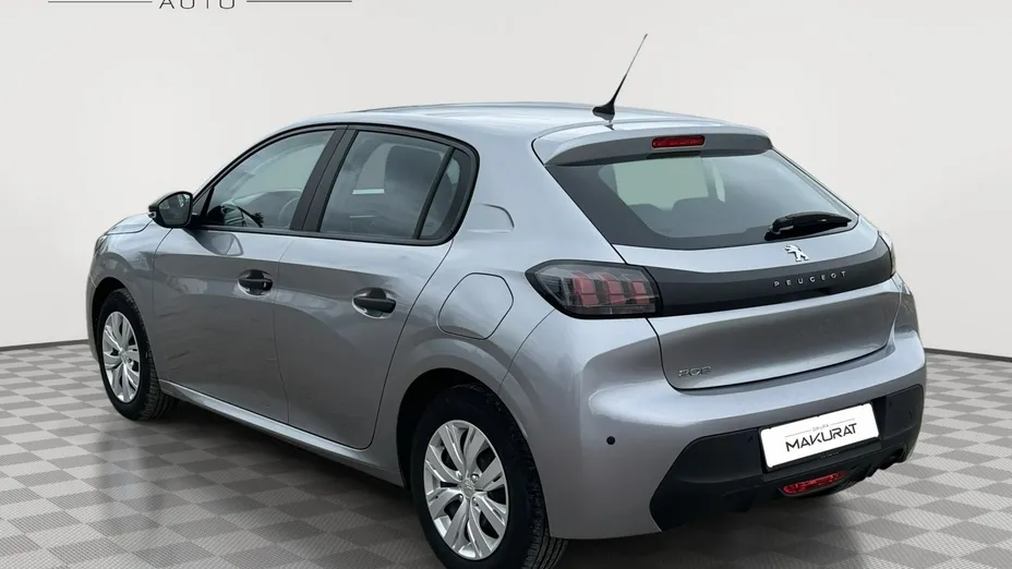 PEUGEOT 208 -