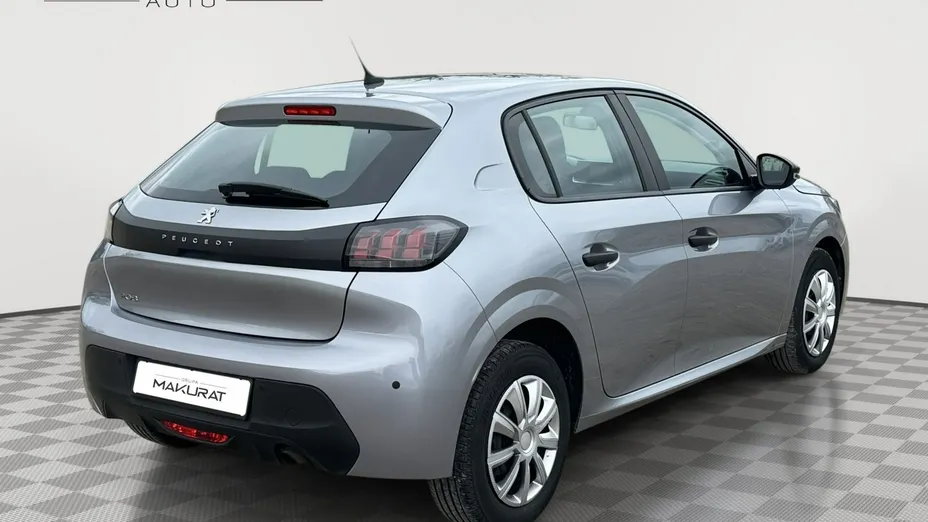 PEUGEOT 208 -