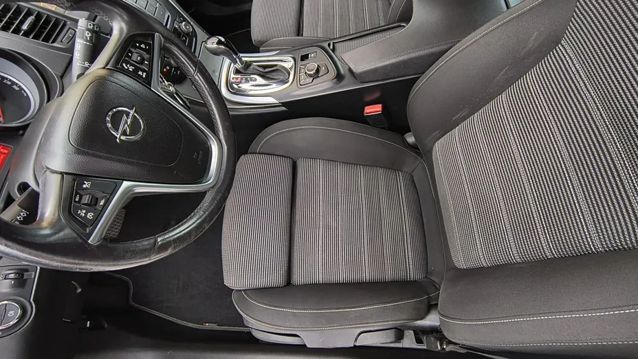OPEL Insignia -