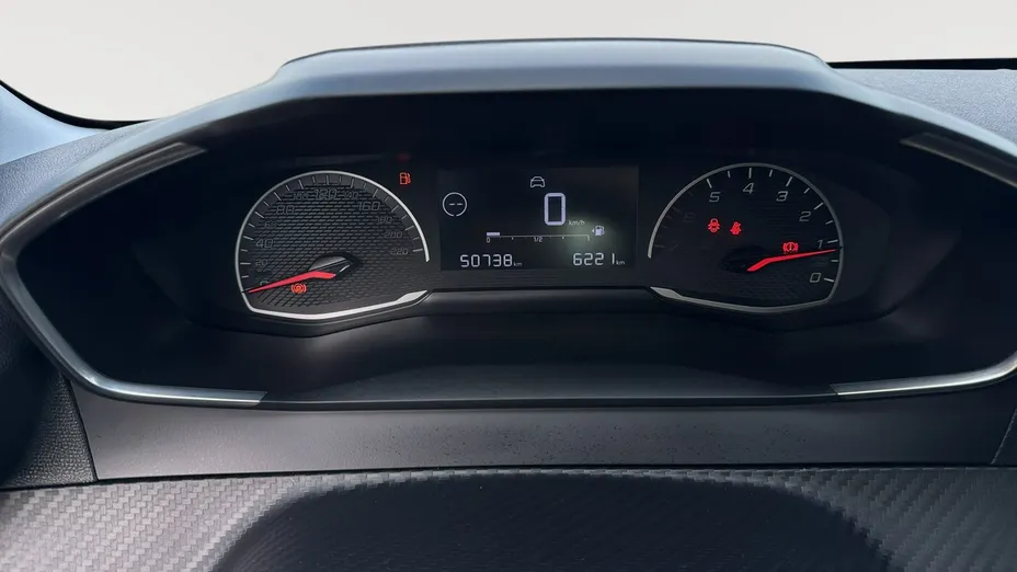 PEUGEOT 208 -