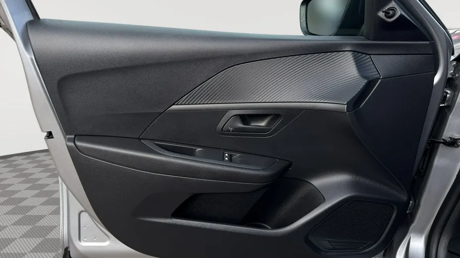 PEUGEOT 208 -