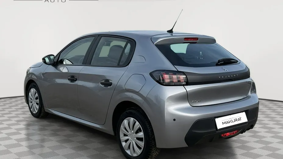 PEUGEOT 208 -