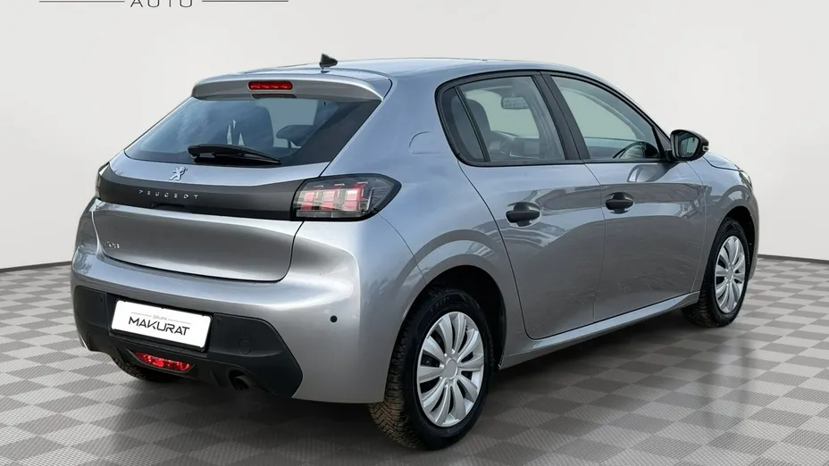 PEUGEOT 208 -