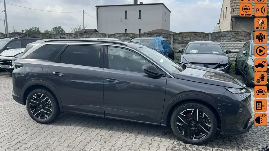 PEUGEOT 5008 -