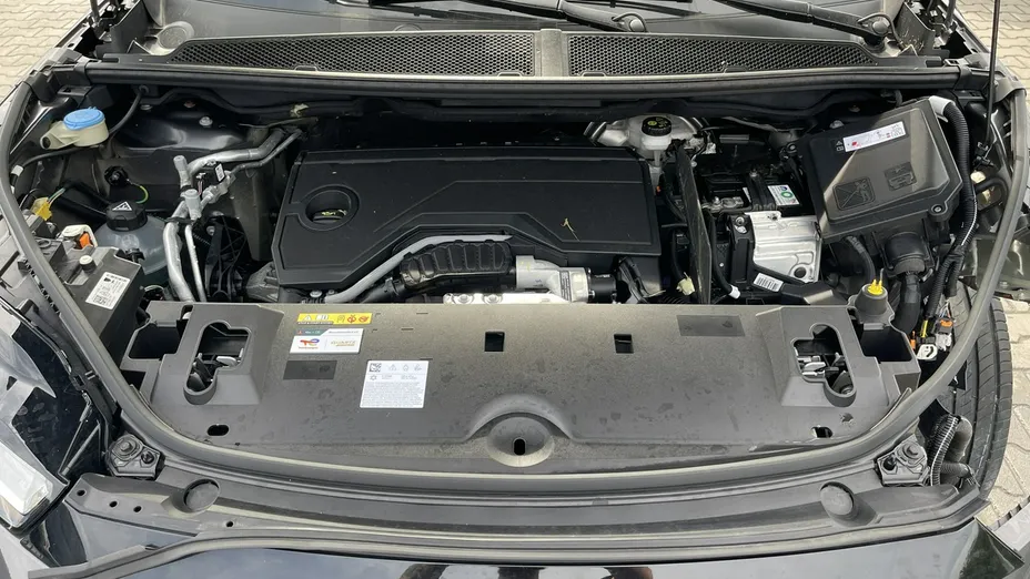 PEUGEOT 5008 -