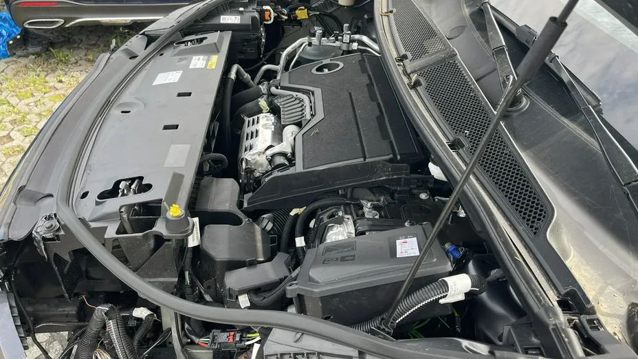 PEUGEOT 5008 -