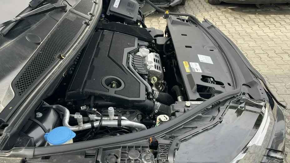 PEUGEOT 5008 -