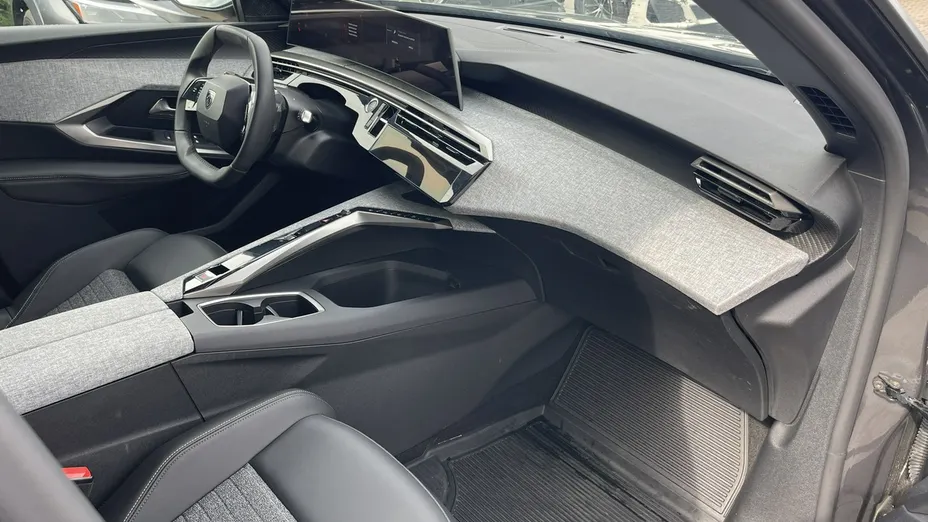 PEUGEOT 5008 -