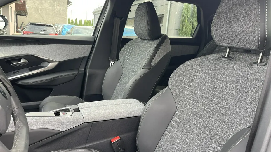 PEUGEOT 5008 -