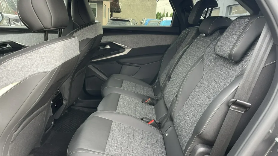 PEUGEOT 5008 -