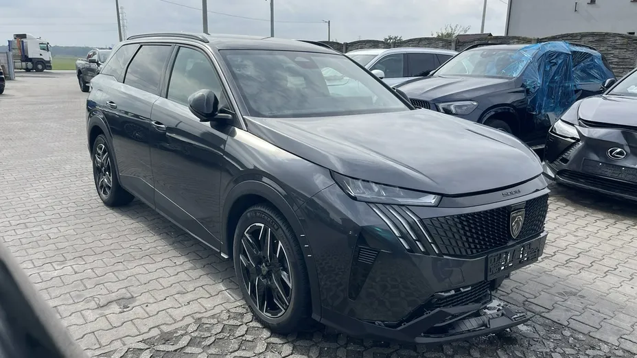 PEUGEOT 5008 -