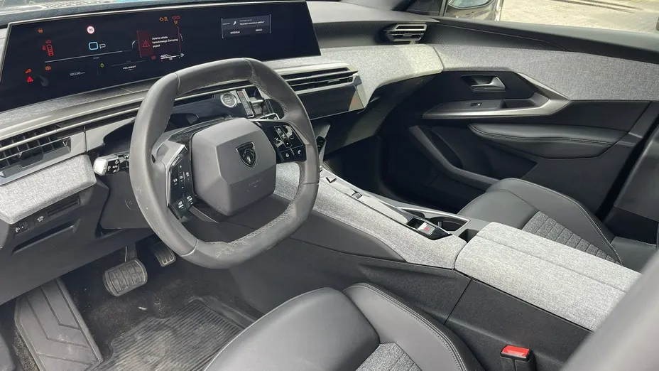 PEUGEOT 5008 -