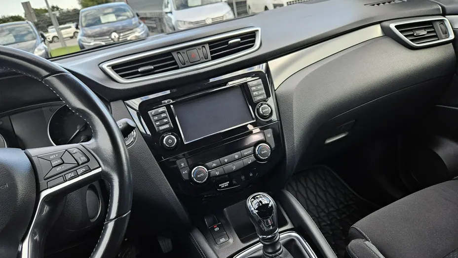 NISSAN Qashqai -