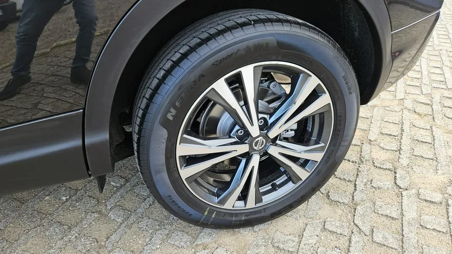 NISSAN Qashqai -
