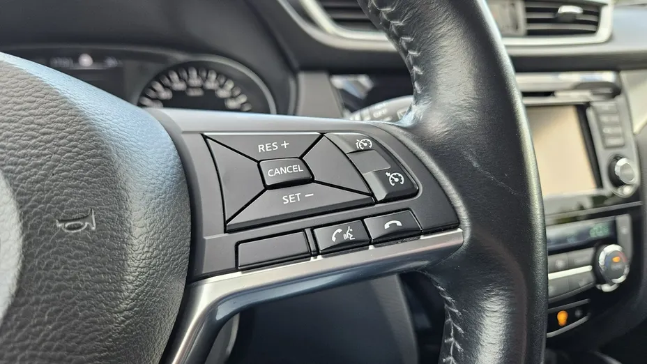NISSAN Qashqai -
