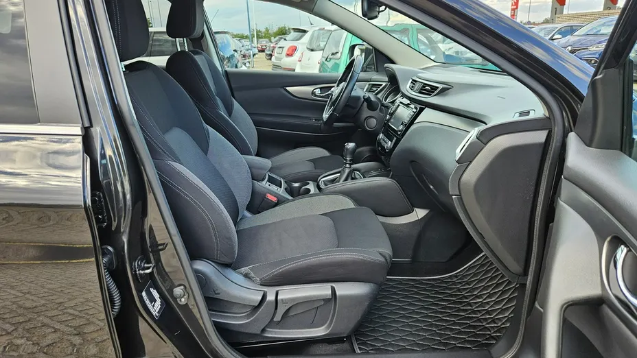 NISSAN Qashqai -