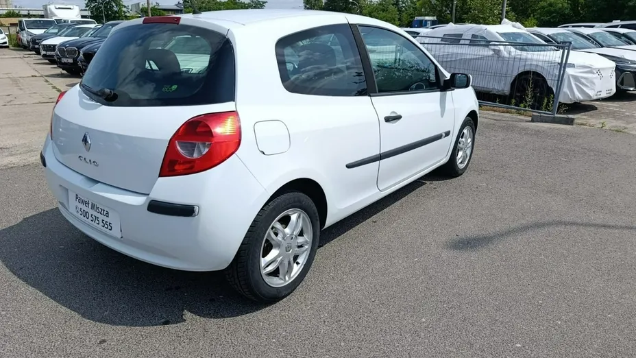 RENAULT Clio -
